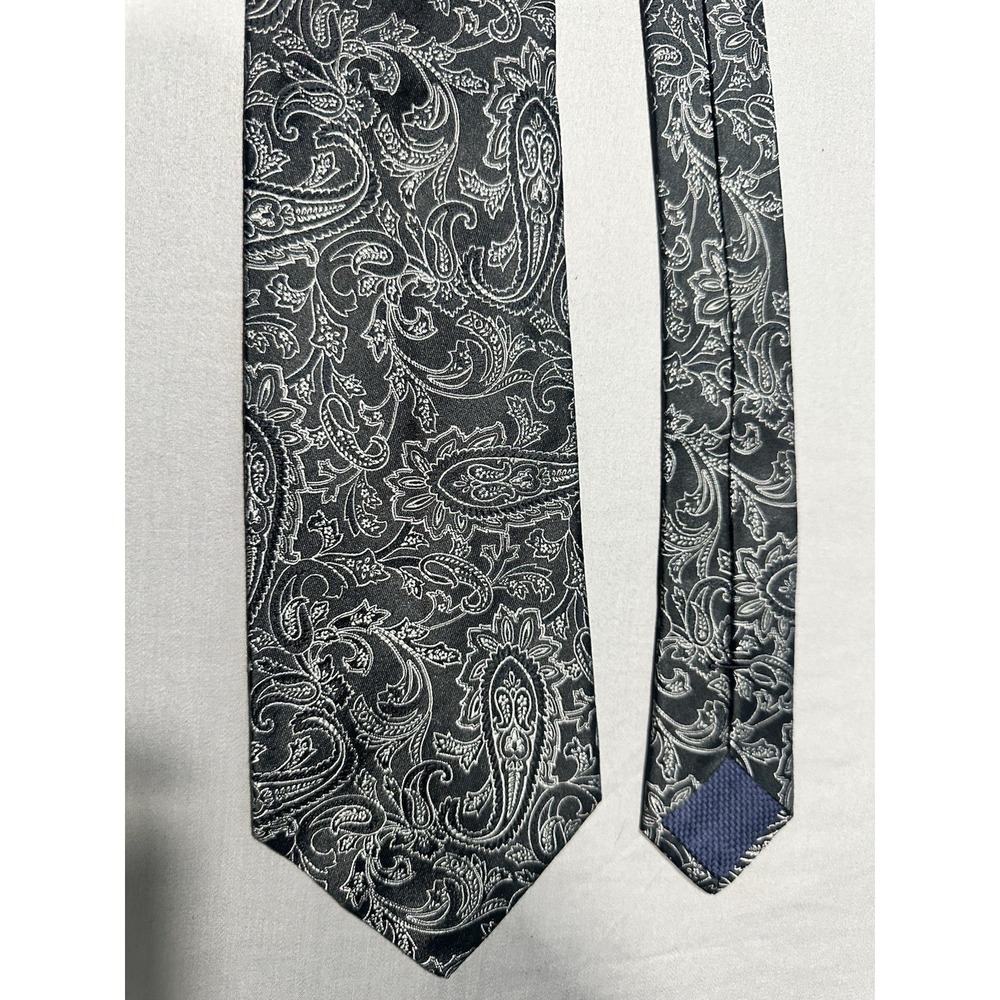 Daniel Cremieux Navy Blue (Almost Black) With Silver Paisley Neck‎ Tie
